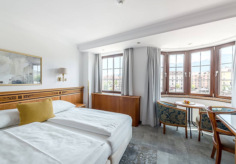 Doppelzimmer Flussblick Medium mit Erkerfenster