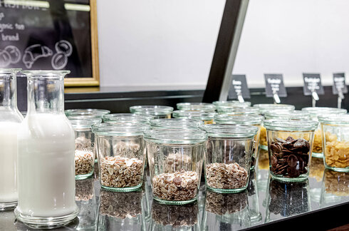Müsli Station auf einem Buffet.