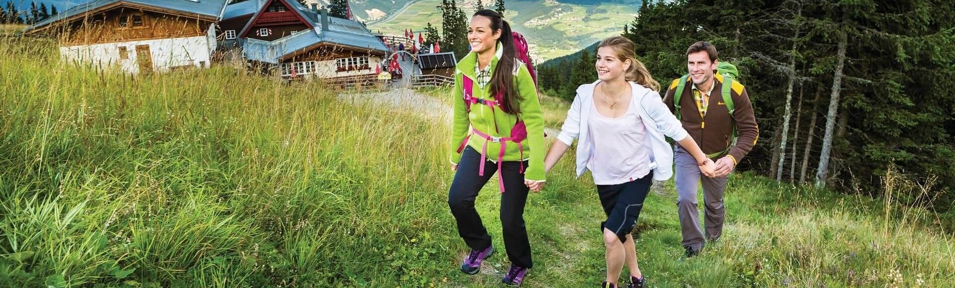 Drei Wanderer am Ranggerköpfl